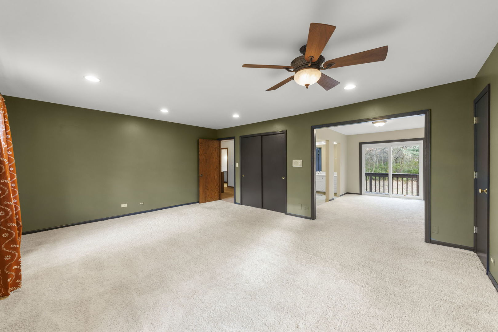 1150 Nottingham Lane Elgin, IL 60120 - Photo 19 of 33 a view of a livingroom with a ceiling fan and window
