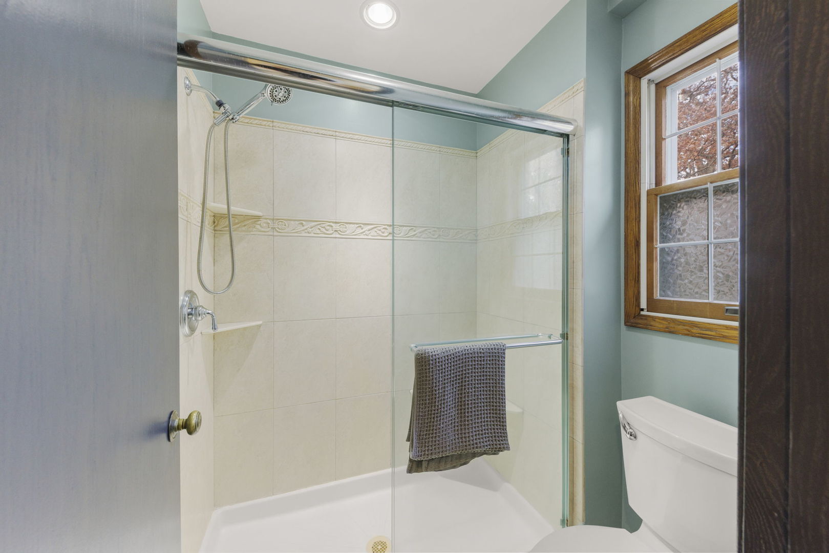 1150 Nottingham Lane Elgin, IL 60120 - Photo 28 of 33 a bathroom with a shower and a toilet