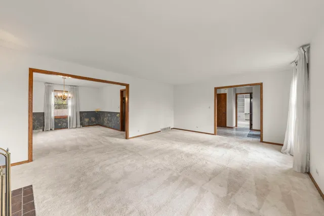 $640,000 | 1150 Nottingham Lane, Elgin, IL 60120