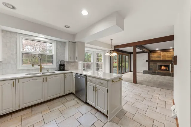 $640,000 | 1150 Nottingham Lane, Elgin, IL 60120