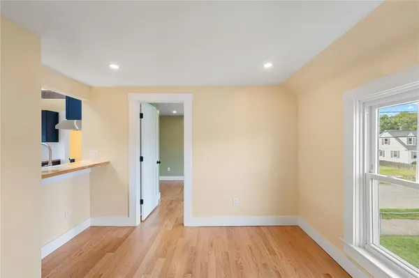 $2,400 | 32 Richmond Street, Bristol, RI 02809