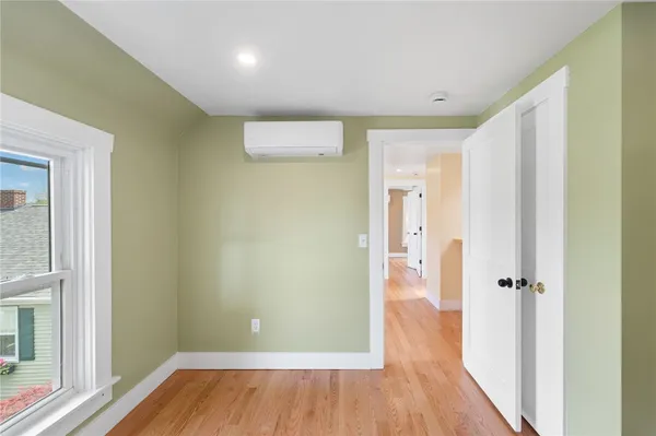 $2,400 | 32 Richmond Street, Bristol, RI 02809