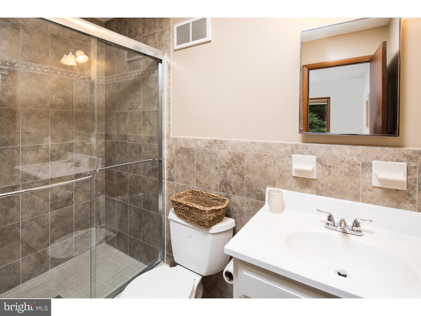 120 Horseshoe Road Newark, DE 19711 - Photo 20 of 25 Bathroom