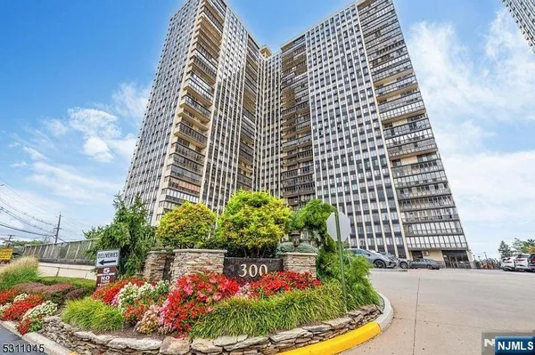 $588,000 | 300 Winston Drive, Unit C3111, Cliffside Park, NJ 07010