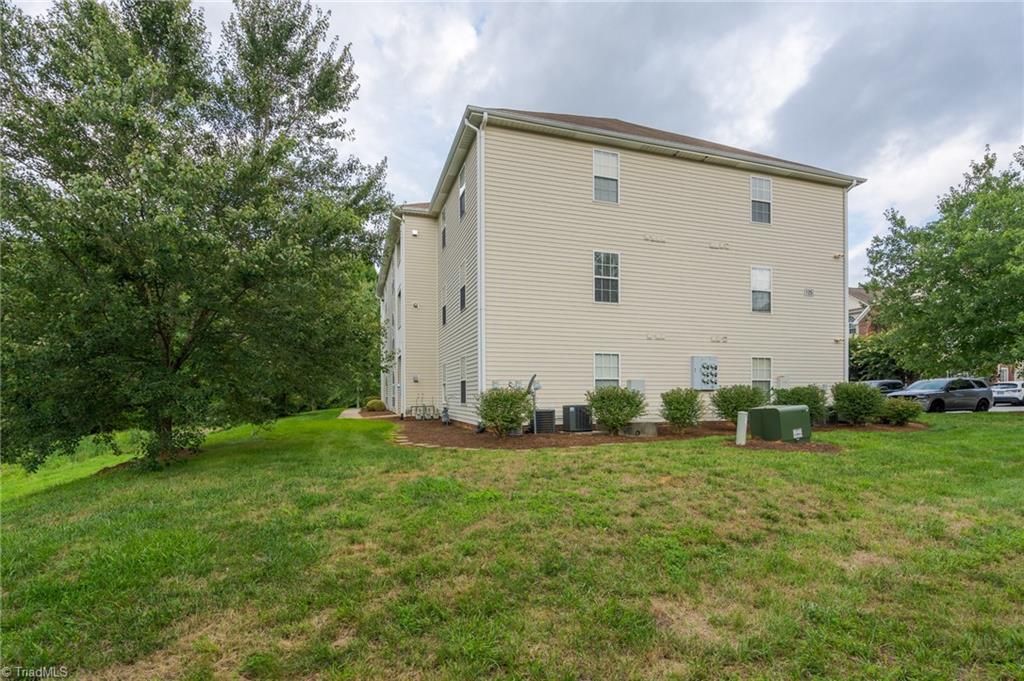 125 James Road, Unit 2B High Point, NC 27265 - Photo 30 of 41 Back of the house
