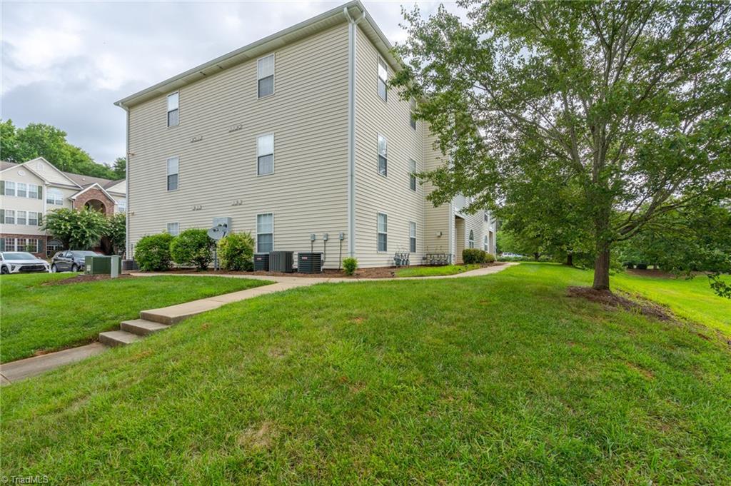 125 James Road, Unit 2B High Point, NC 27265 - Photo 32 of 41 Back of the house