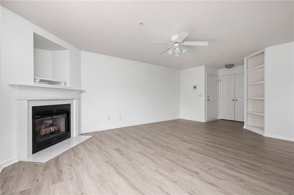 125 James Road, Unit 2B High Point, NC 27265 - Photo 10 of 41 Living Room