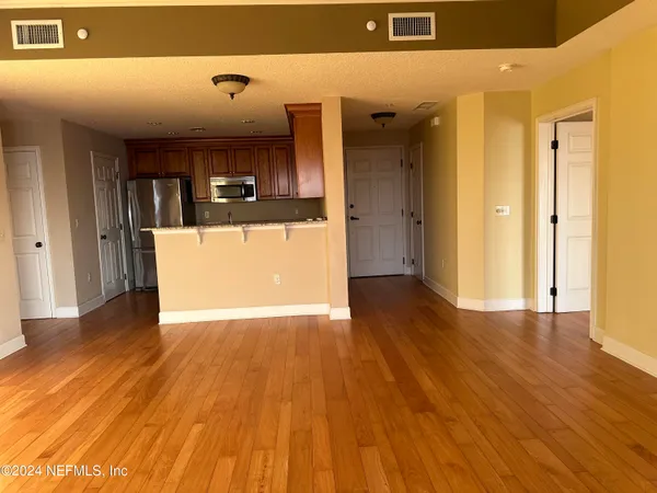 $2,400 | 1478 Riverplace Boulevard, Unit 1807, Jacksonville, FL 32207