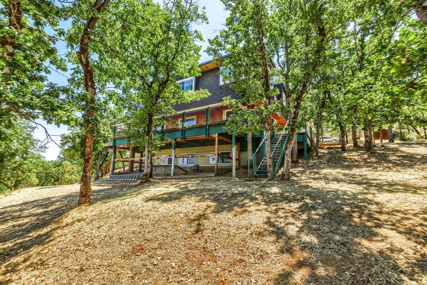 4620 Dark Hollow Road Medford, OR 97501 - Photo 6 of 38 4620 dark hollow back of house outside