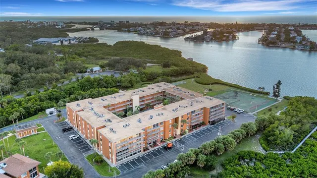 aerial view of a house with outdoor space and lake view