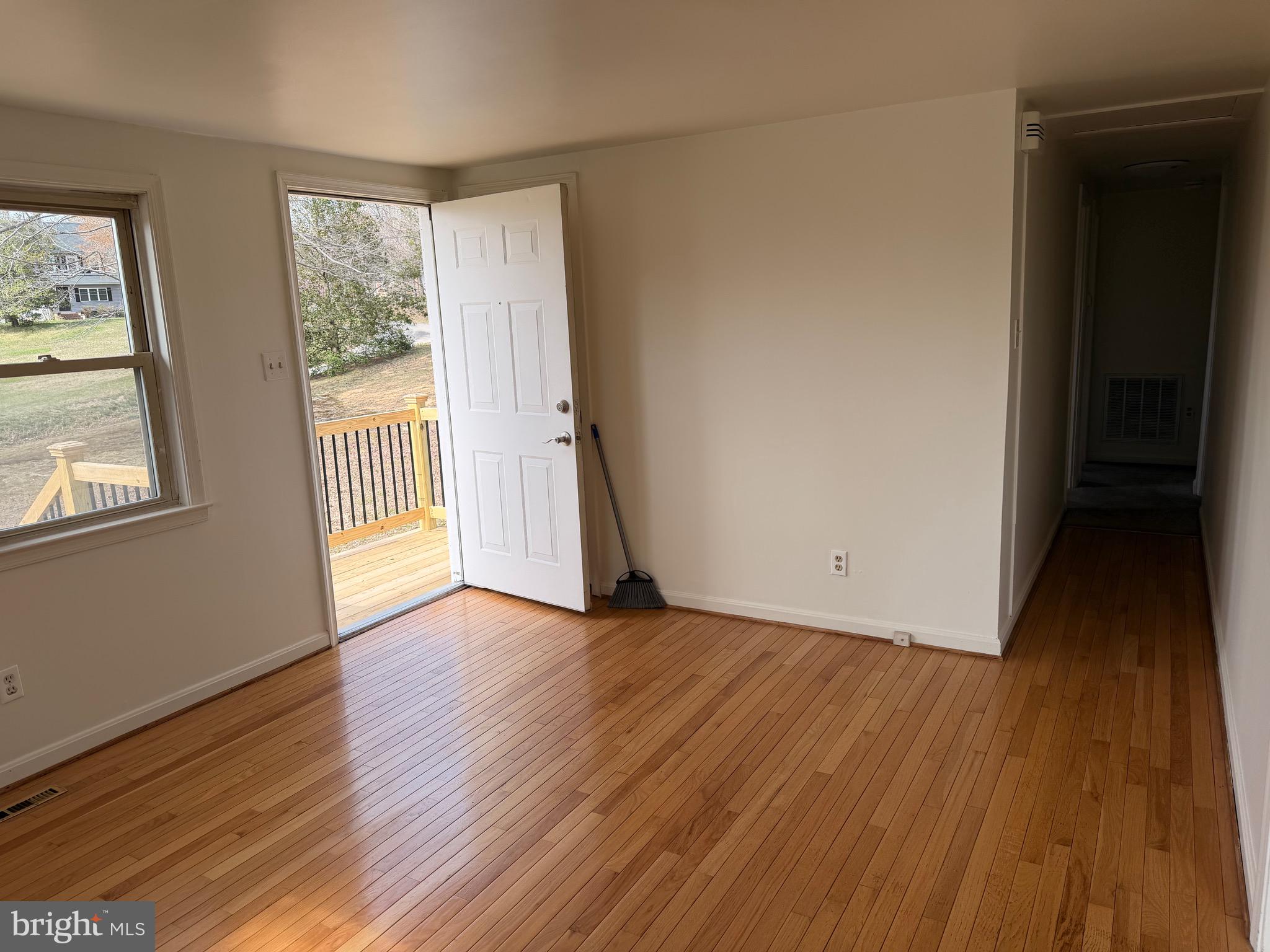 7285 Clyde Jones Road Owings, MD 20736 - Photo 10 of 40 Living Room