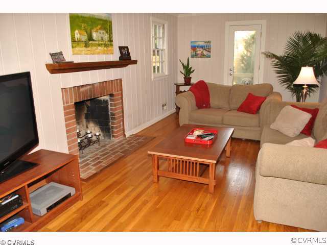 3043 Kenmore Road Richmond, VA 23225 - Photo 3 of 12 Den/Family/Great Room