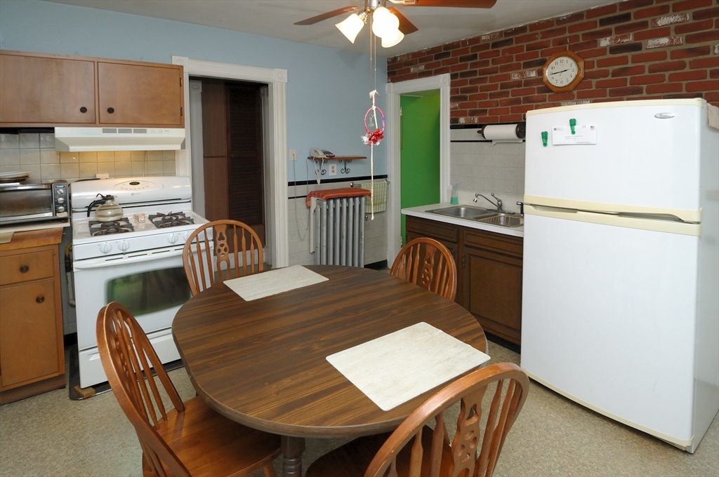 17 Beaumont Terrace Springfield, MA 01108 - Photo 7 of 40 Gallery Image 7