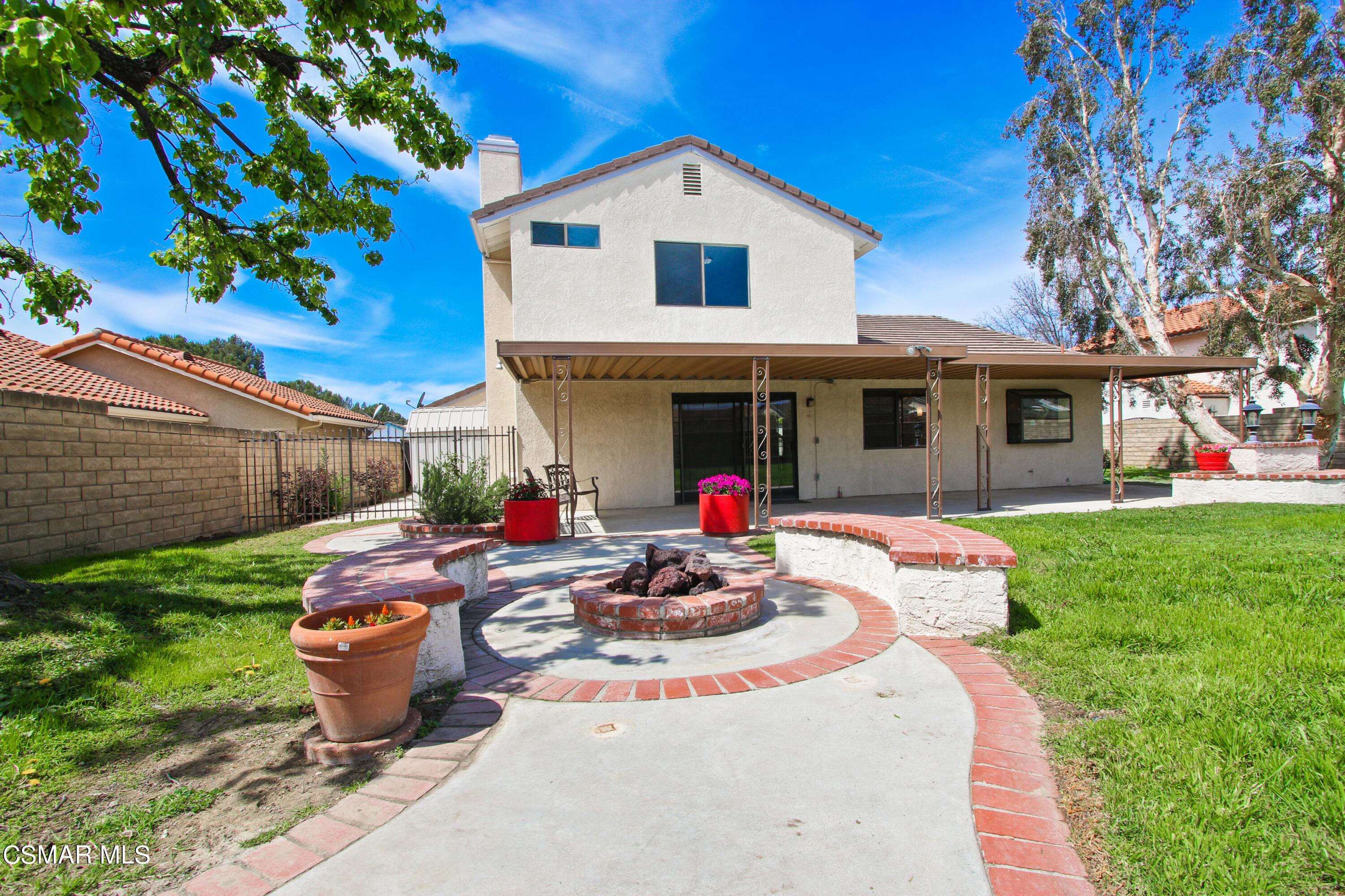 2624 Lemon Drive Simi Valley, CA 93063 - Photo 20 of 22 a table and chairs sitting in backyard of house