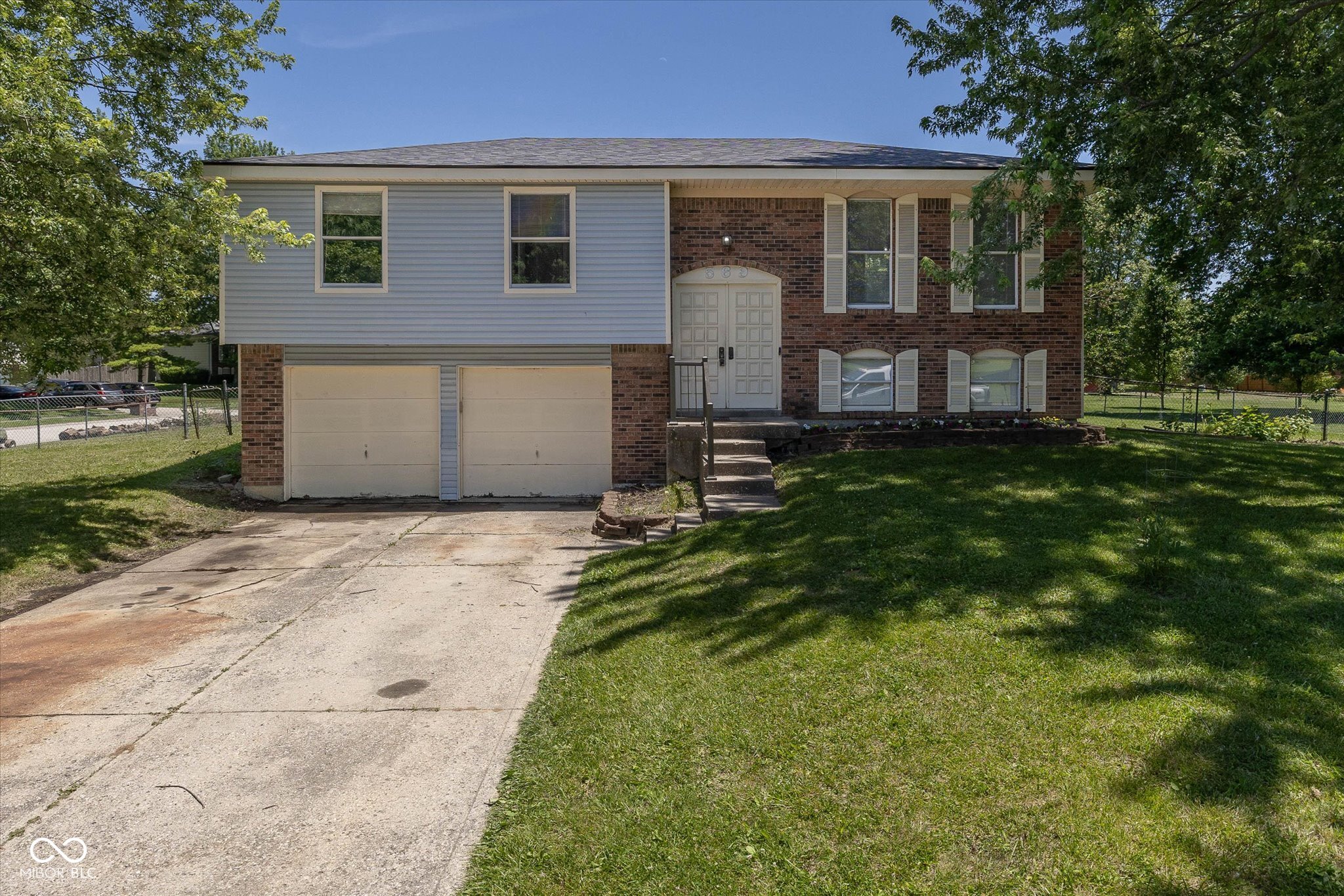 569 North Greenbriar Dr  