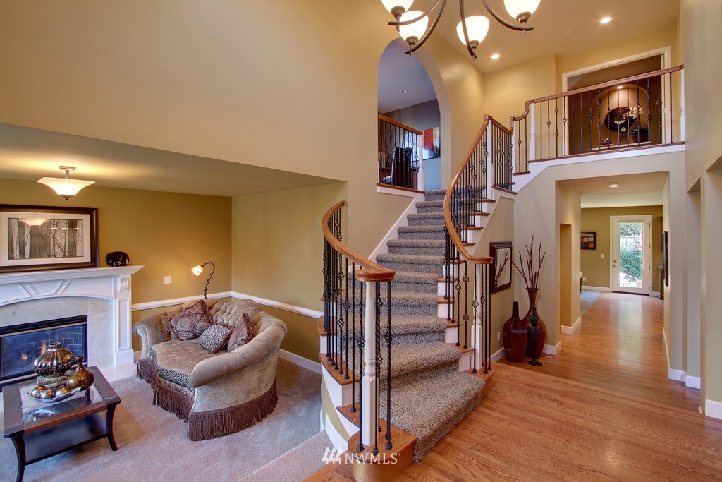 24260 Southeast 47th Place Issaquah, WA 98029 - Photo 2 of 15