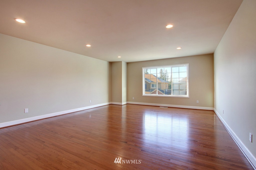 24260 Southeast 47th Place Issaquah, WA 98029 - Photo 12 of 15