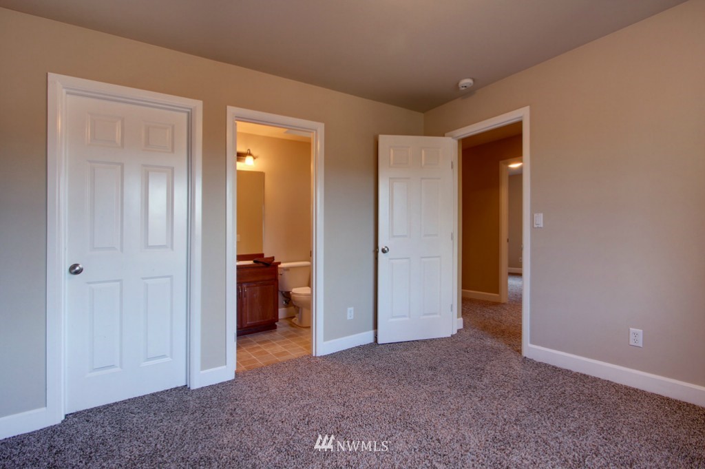 24260 Southeast 47th Place Issaquah, WA 98029 - Photo 13 of 15