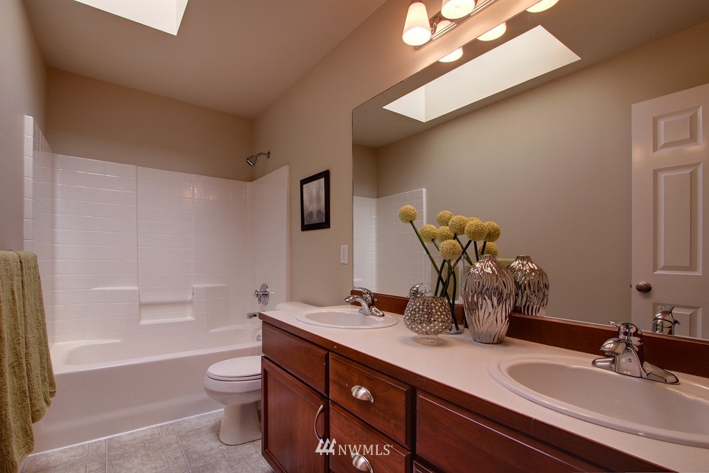 24260 Southeast 47th Place Issaquah, WA 98029 - Photo 14 of 15
