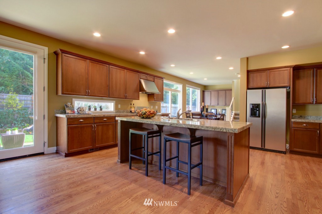 24260 Southeast 47th Place Issaquah, WA 98029 - Photo 5 of 15