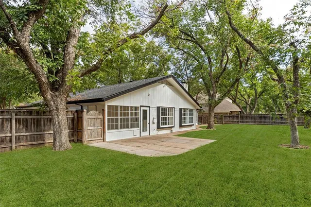 $2,600 | 8735 South Monticello Circle, Unit 6, Granbury, TX 76049