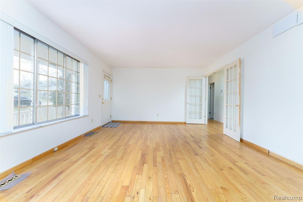171 Endicott Howell, MI 48843 - Photo 3 of 36 Gallery Image 3