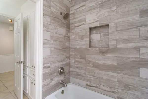 $2,000 | 2119 Williamsburg Court South, League City, TX 77573