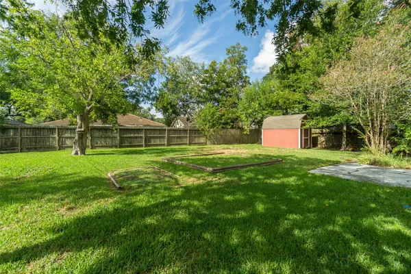 $2,000 | 2119 Williamsburg Court South, League City, TX 77573