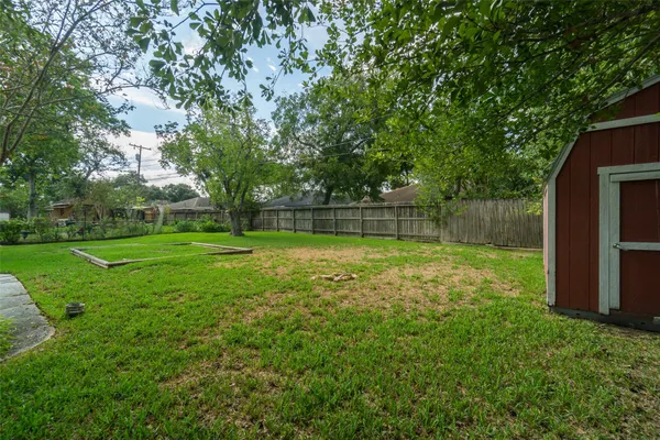 $2,000 | 2119 Williamsburg Court South, League City, TX 77573