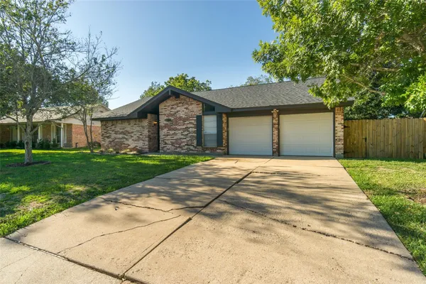 $2,000 | 2119 Williamsburg Court South, League City, TX 77573