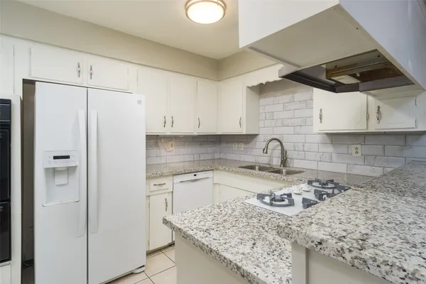 $2,000 | 2119 Williamsburg Court South, League City, TX 77573