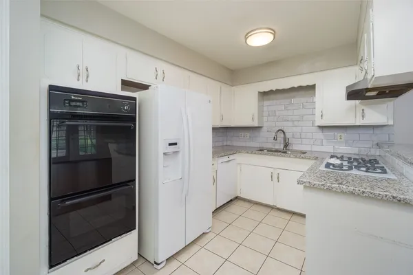 $2,000 | 2119 Williamsburg Court South, League City, TX 77573