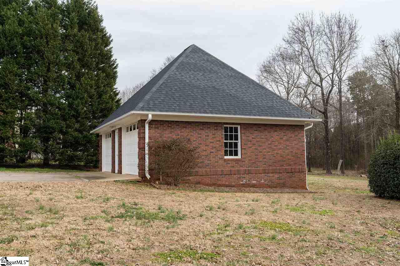 211 Farm Lake Road Boiling Springs, SC 29316 - Photo 31 of 36 Gallery Image 31