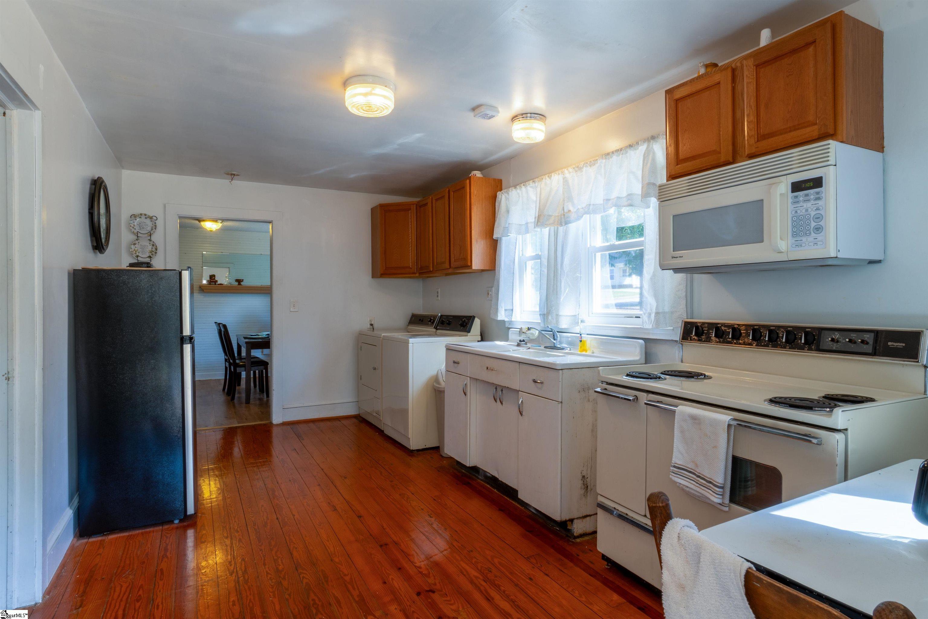 301 Lee Street Pickens, SC 29671 - Photo 11 of 30