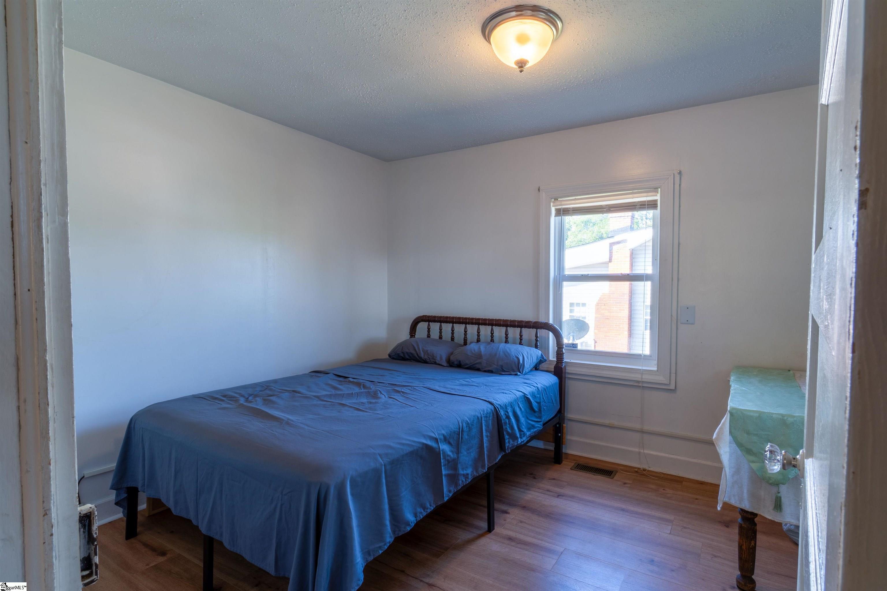 301 Lee Street Pickens, SC 29671 - Photo 4 of 30