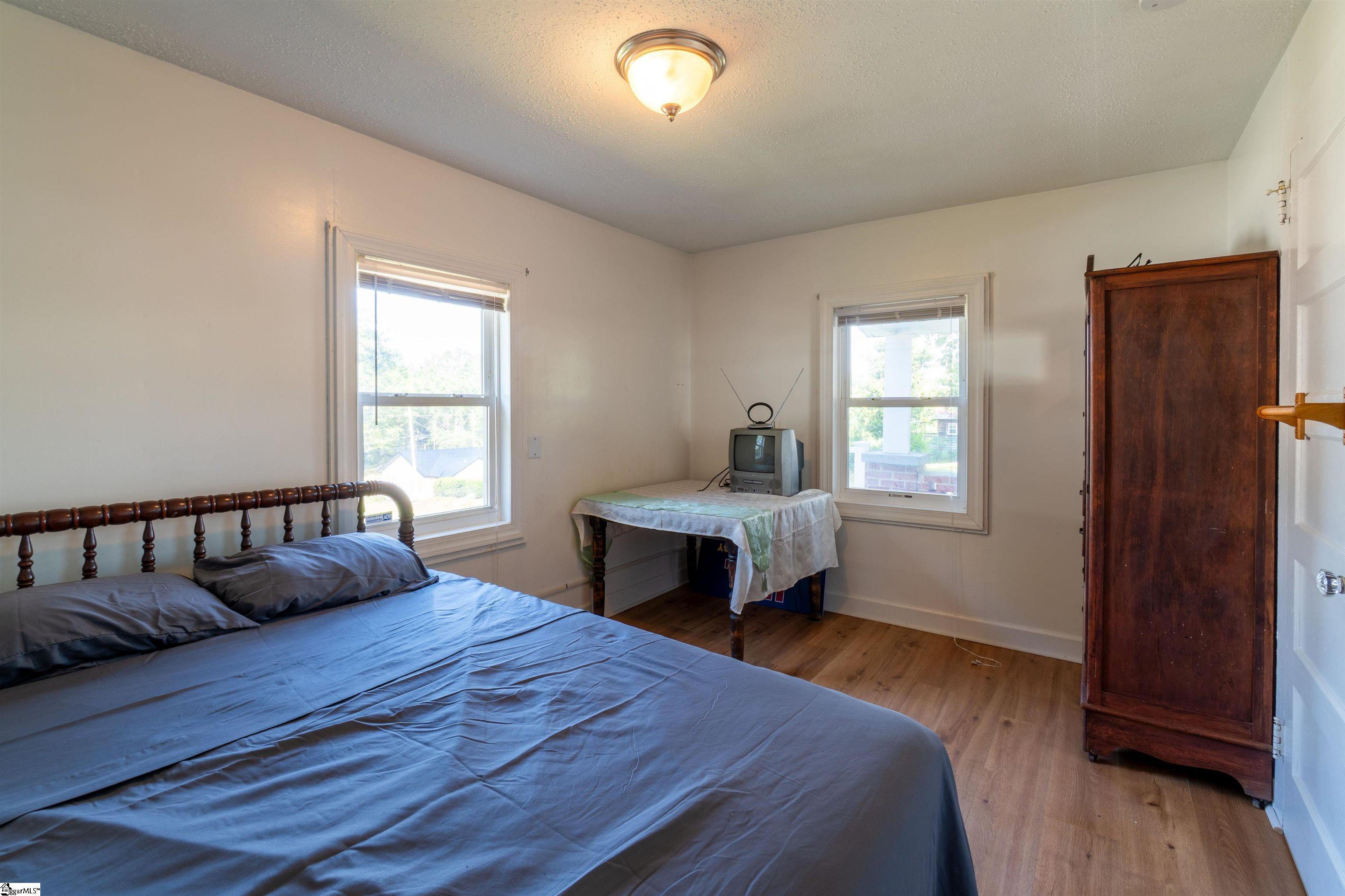 301 Lee Street Pickens, SC 29671 - Photo 5 of 30