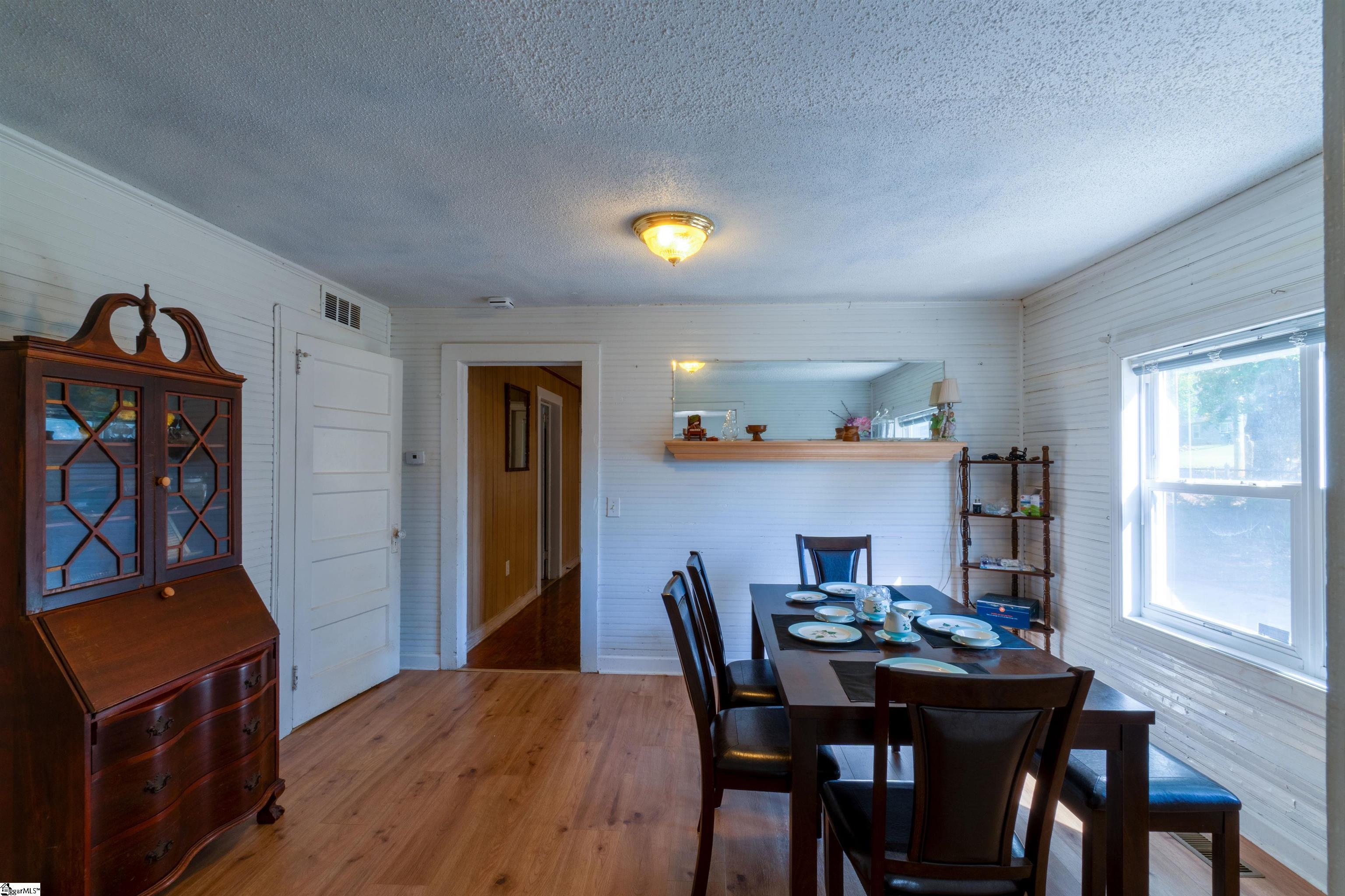 301 Lee Street Pickens, SC 29671 - Photo 8 of 30