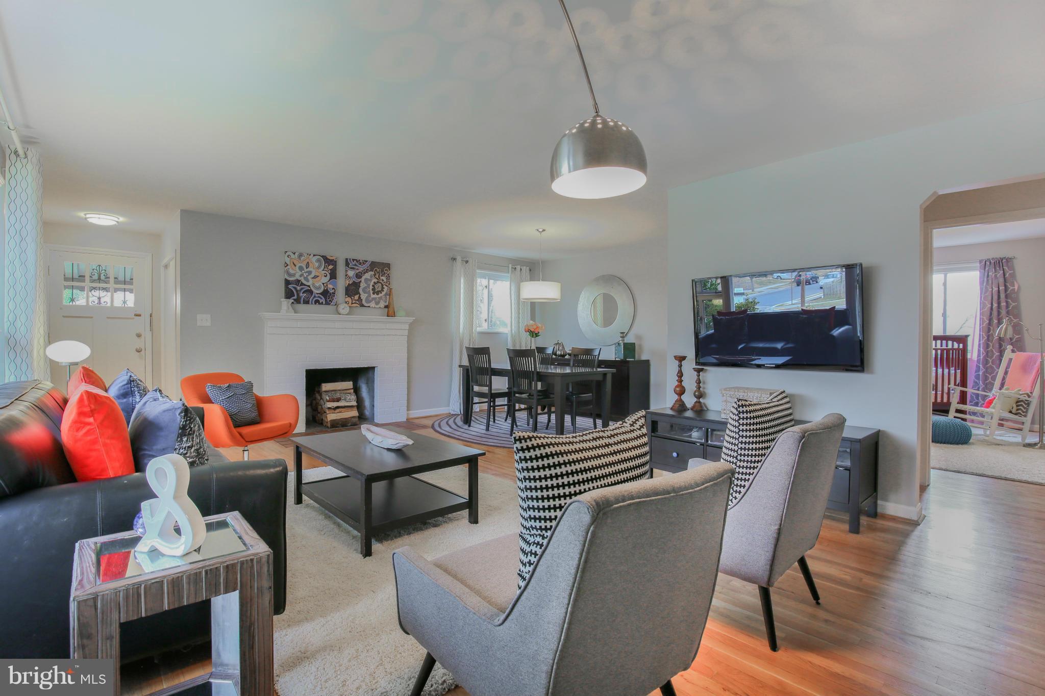 9608 Merwood Lane Silver Spring, MD 20901 - Photo 3 of 30 Living Room