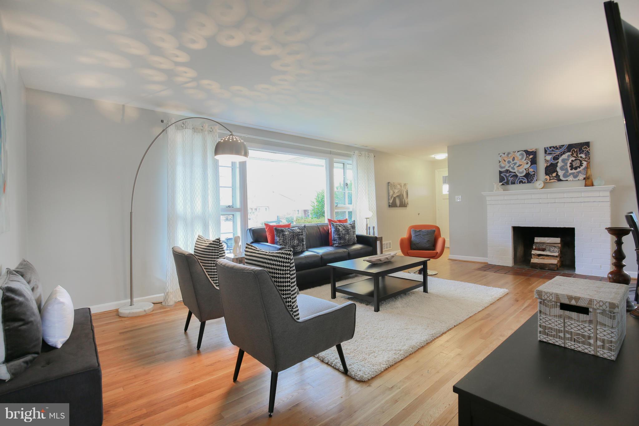 9608 Merwood Lane Silver Spring, MD 20901 - Photo 5 of 30 Living Room