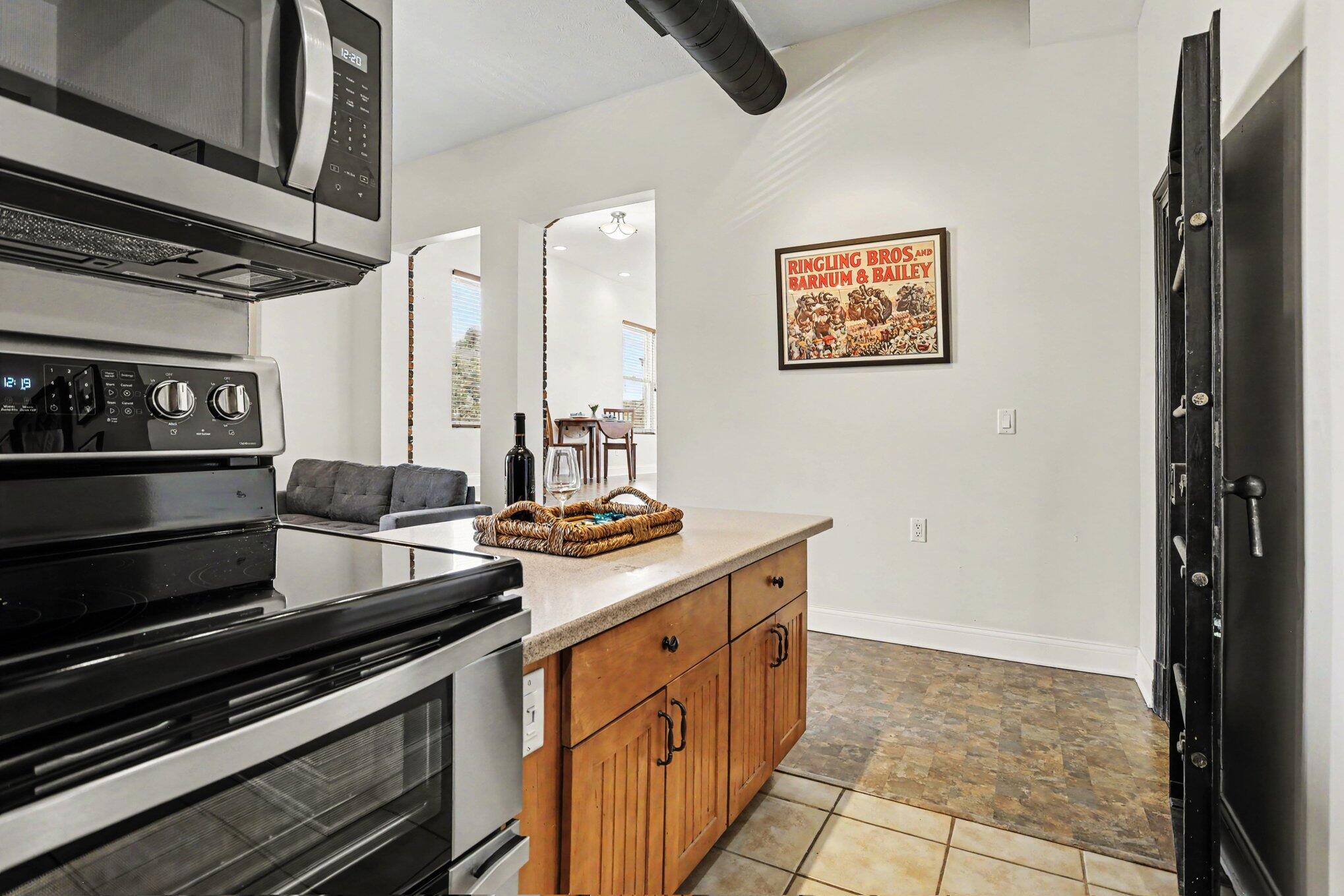 163 Portage Street Kalamazoo, MI 49007 - Photo 12 of 28 008_file_4344