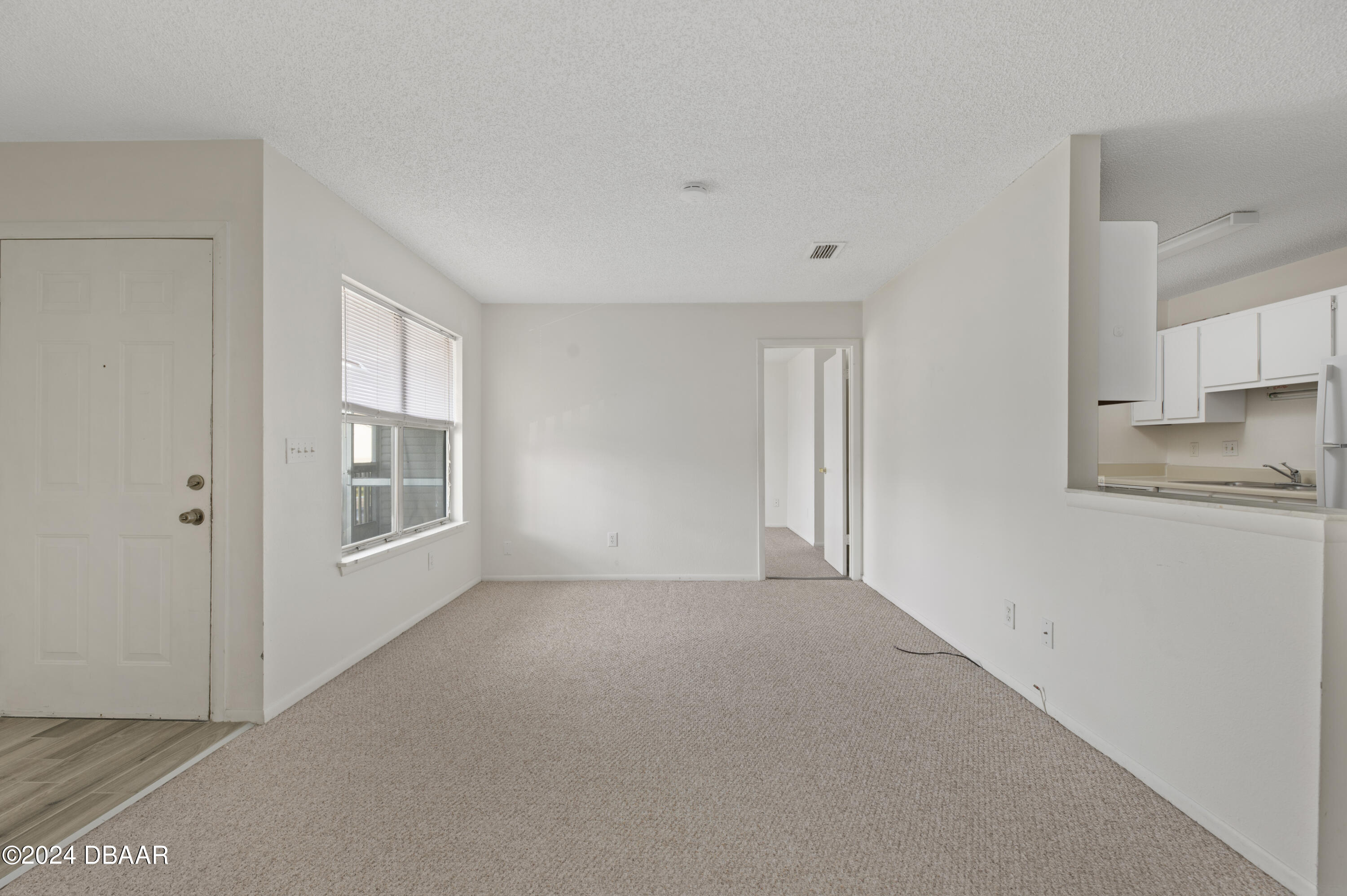 1600 Big Tree Road, Unit I8 Daytona Beach, FL 32119 - Photo 6 of 30 LIVING ROOM