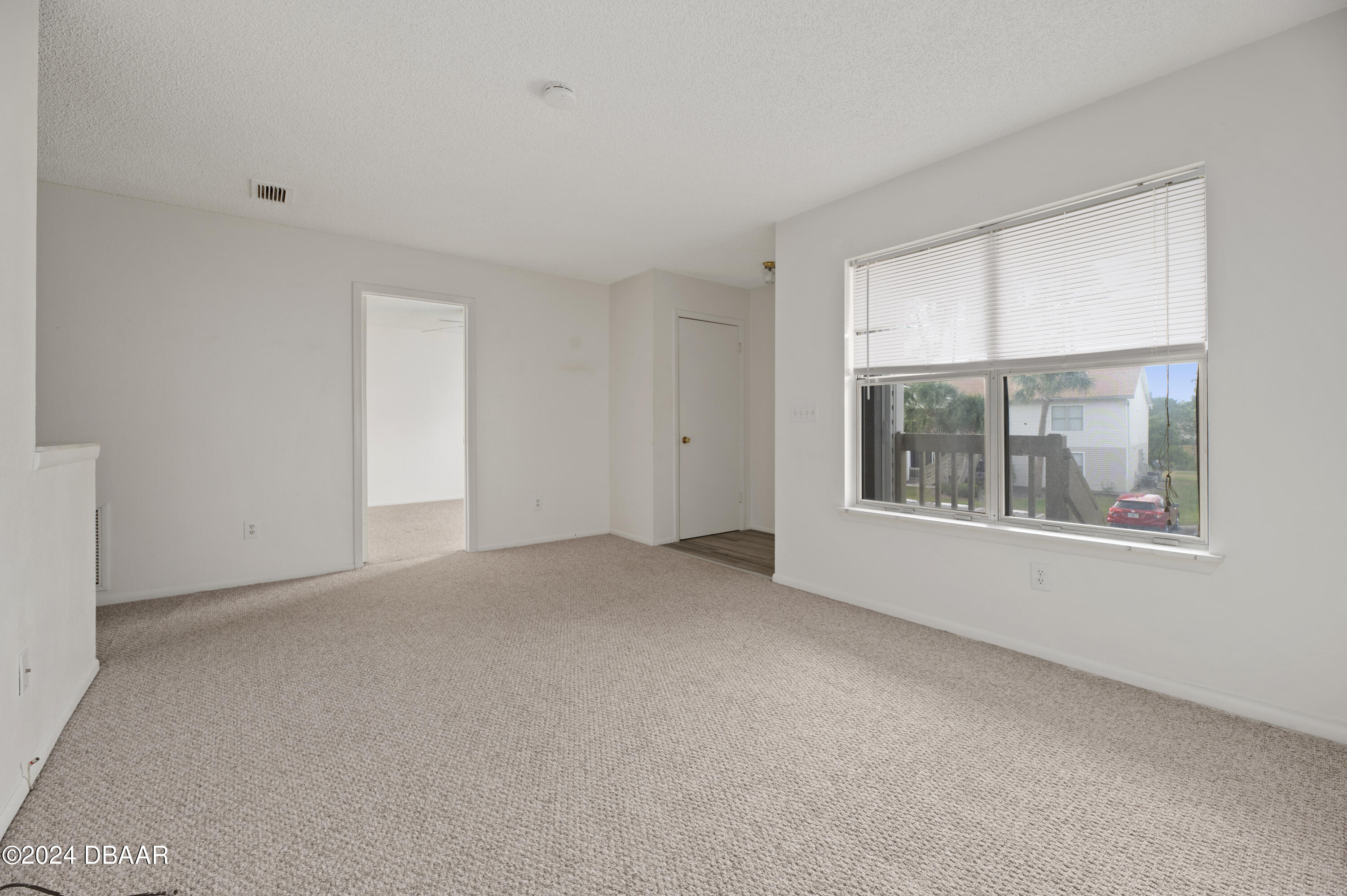 1600 Big Tree Road, Unit I8 Daytona Beach, FL 32119 - Photo 7 of 30 LIVING ROOM