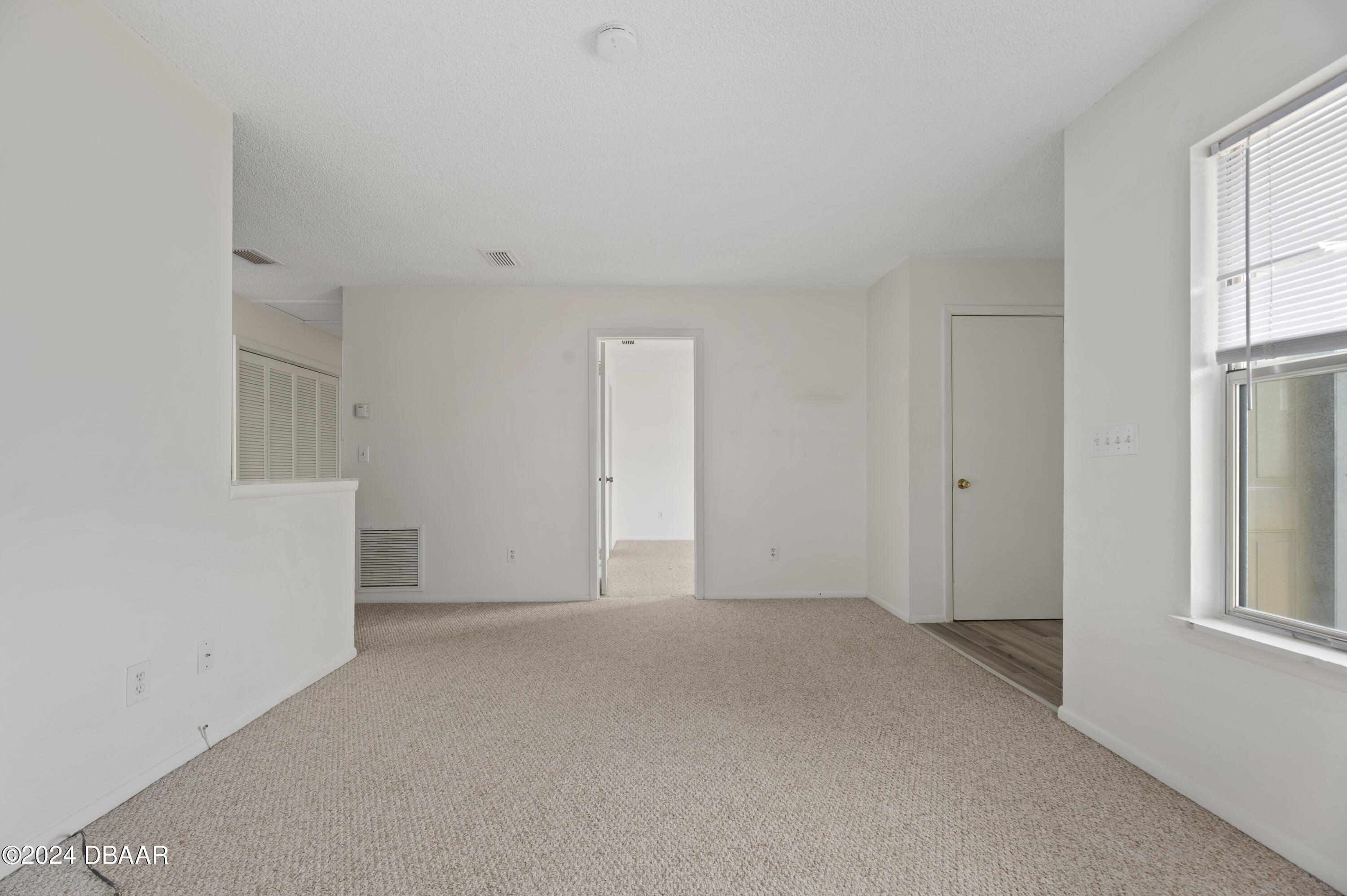 1600 Big Tree Road, Unit I8 Daytona Beach, FL 32119 - Photo 8 of 30 LIVING ROOM
