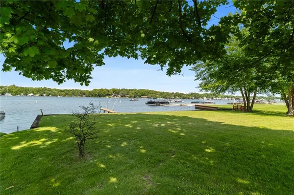 $989,900 | 10756 Aldina Drive, Conneaut Lake, PA 16316