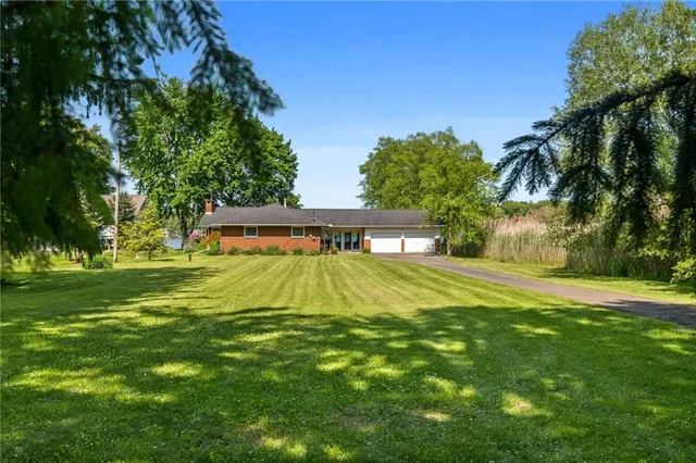 a view of a house with a yard
