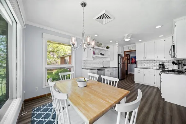 $989,900 | 10756 Aldina Drive, Conneaut Lake, PA 16316