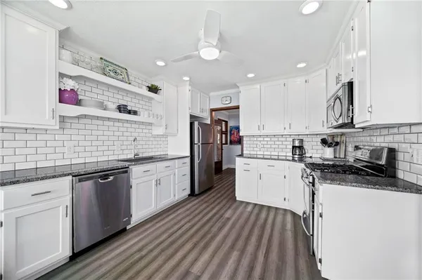 $989,900 | 10756 Aldina Drive, Conneaut Lake, PA 16316