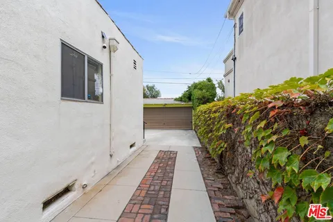 a entryway with pathway