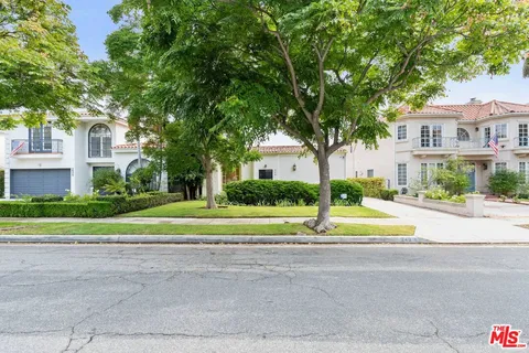 a view of street with a house in the background
