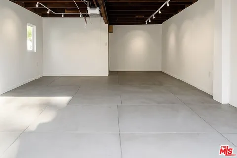 a view of utility room